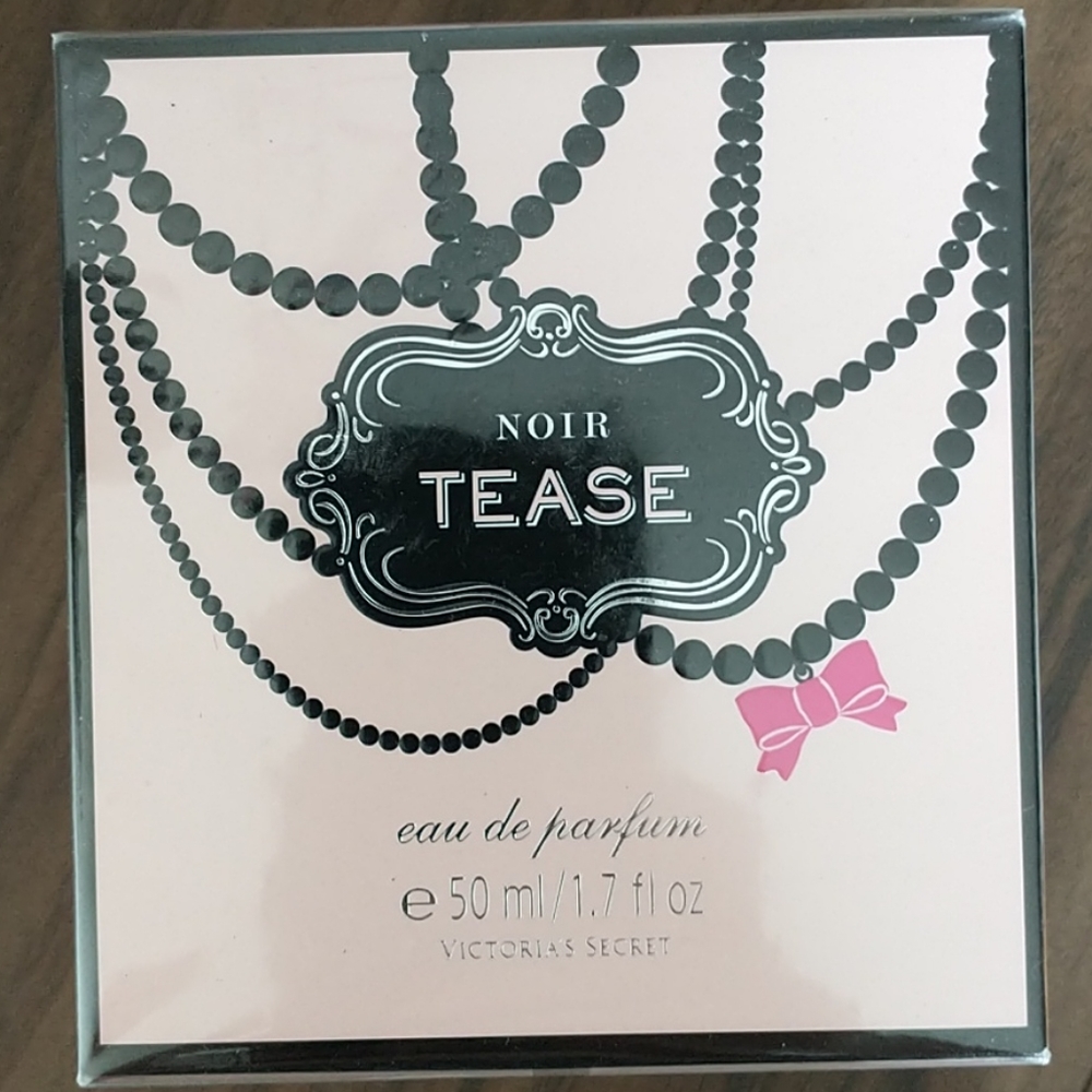 Noir TEASE